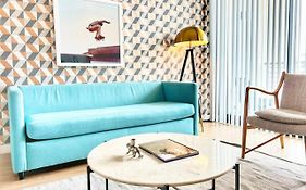 The Leo - One Bedroom Apartment W Private Balcony